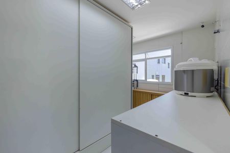 Apartamento à venda com 170m², 3 quartos e 3 vagas Apartamento à venda com 170m², 3 quartos e 3 vagasÁrea de Serviço