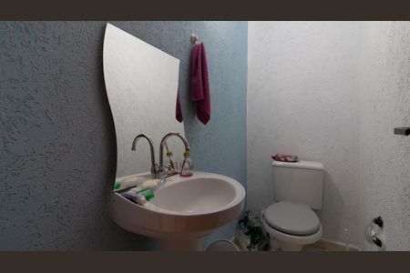 Casa à venda com 250m², 3 quartos e 2 vagasLavabo