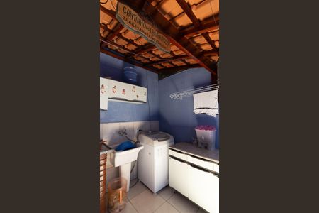 Casa à venda com 250m², 3 quartos e 2 vagasÁrea de Serviço