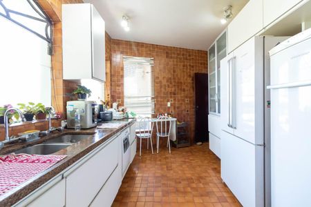 Casa para alugar com 460m², 4 quartos e 4 vagas Casa para alugar com 460m², 4 quartos e 4 vagasCozinha