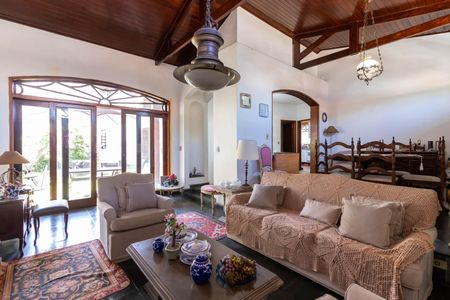 Casa para alugar com 460m², 4 quartos e 4 vagas Casa para alugar com 460m², 4 quartos e 4 vagasSala de Estar