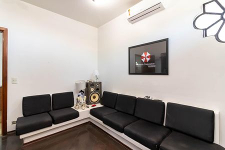 Casa para alugar com 460m², 4 quartos e 4 vagas Casa para alugar com 460m², 4 quartos e 4 vagasSala de TV