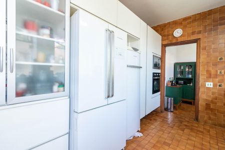 Casa para alugar com 460m², 4 quartos e 4 vagas Casa para alugar com 460m², 4 quartos e 4 vagasCozinha