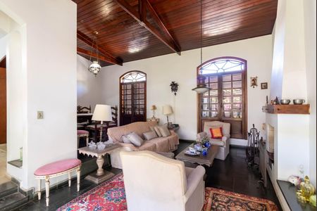 Casa para alugar com 460m², 4 quartos e 4 vagas Casa para alugar com 460m², 4 quartos e 4 vagasSala de Estar