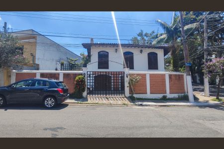 Casa para alugar com 460m², 4 quartos e 4 vagas Casa para alugar com 460m², 4 quartos e 4 vagasFachada