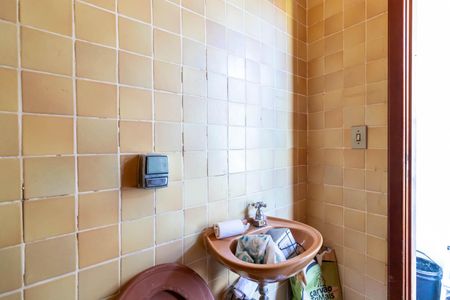 Casa para alugar com 460m², 4 quartos e 4 vagas Casa para alugar com 460m², 4 quartos e 4 vagasBanheiro de Serviço