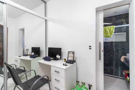 Casa para alugar com 460m², 4 quartos e 4 vagas Casa para alugar com 460m², 4 quartos e 4 vagasSuíte 2