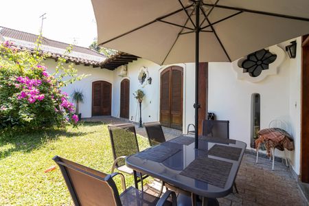 Casa para alugar com 460m², 4 quartos e 4 vagas Casa para alugar com 460m², 4 quartos e 4 vagasQuintal / Jardim