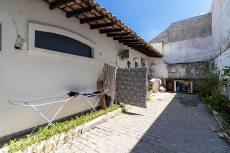 Casa para alugar com 460m², 4 quartos e 4 vagas Casa para alugar com 460m², 4 quartos e 4 vagasCorredor Lateral