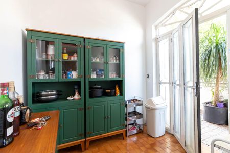 Casa para alugar com 460m², 4 quartos e 4 vagas Casa para alugar com 460m², 4 quartos e 4 vagasEntrada de Serviço