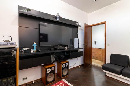 Casa para alugar com 460m², 4 quartos e 4 vagas Casa para alugar com 460m², 4 quartos e 4 vagasSala de TV