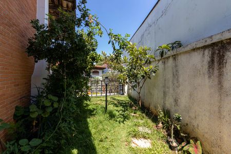 Casa para alugar com 460m², 4 quartos e 4 vagas Casa para alugar com 460m², 4 quartos e 4 vagasQuintal / Jardim