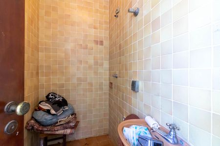 Casa para alugar com 460m², 4 quartos e 4 vagas Casa para alugar com 460m², 4 quartos e 4 vagasBanheiro de Serviço