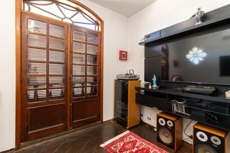 Casa para alugar com 460m², 4 quartos e 4 vagas Casa para alugar com 460m², 4 quartos e 4 vagasSala de TV