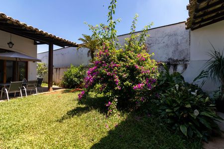 Casa para alugar com 460m², 4 quartos e 4 vagas Casa para alugar com 460m², 4 quartos e 4 vagasQuintal / Jardim