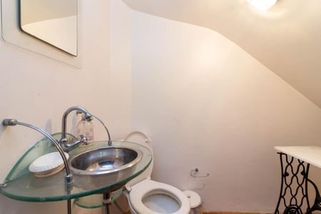 Casa para alugar com 460m², 4 quartos e 4 vagas Casa para alugar com 460m², 4 quartos e 4 vagasBanheiro da Garagem