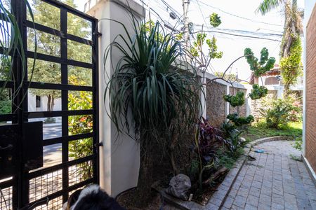 Casa para alugar com 460m², 4 quartos e 4 vagas Casa para alugar com 460m², 4 quartos e 4 vagasCorredor Lateral