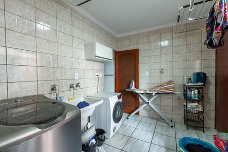 Casa à venda com 225m², 3 quartos e 6 vagasÁrea de Serviço