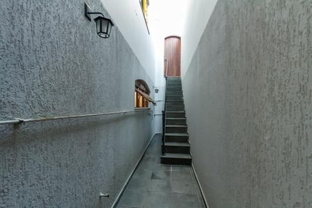 Casa à venda com 225m², 3 quartos e 6 vagasCorredor externo