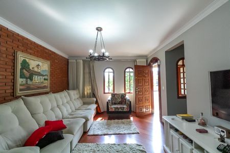 Casa à venda com 225m², 3 quartos e 6 vagasSala