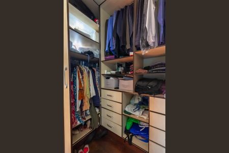 Casa à venda com 225m², 3 quartos e 6 vagasCloset da Suíte