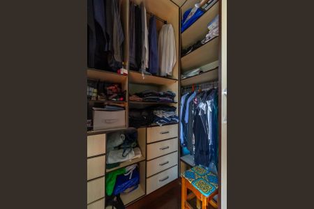 Casa à venda com 225m², 3 quartos e 6 vagasCloset da Suíte