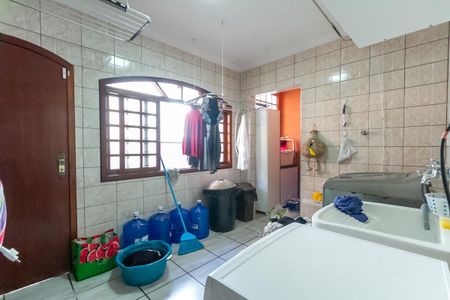 Casa à venda com 225m², 3 quartos e 6 vagasÁrea de Serviço