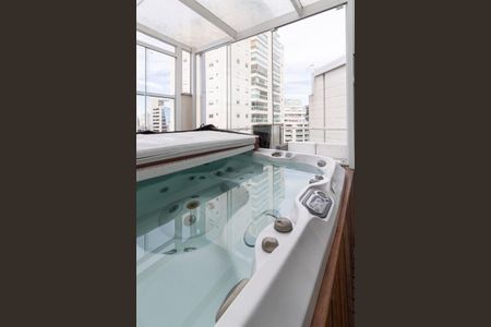 Apartamento à venda com 102m², 2 quartos e 2 vagasHidromassagem privativa