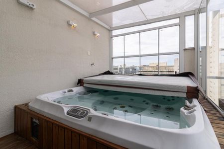 Apartamento à venda com 102m², 2 quartos e 2 vagasHidromassagem privativa