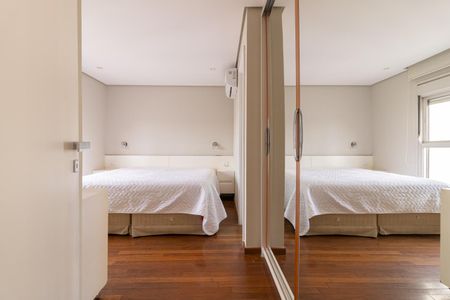 Apartamento à venda com 102m², 2 quartos e 2 vagas Suíte 1