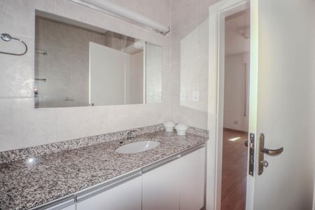 Apartamento à venda com 219m², 3 quartos e 2 vagasBanheiro da Suíte