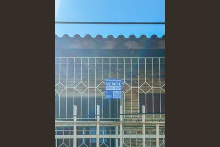 Casa à venda com 320m², 4 quartos e 2 vagas Casa à venda com 320m², 4 quartos e 2 vagasPlaca