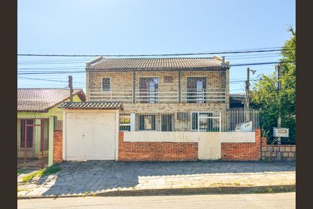 Casa à venda com 320m², 4 quartos e 2 vagas Casa à venda com 320m², 4 quartos e 2 vagasFachada
