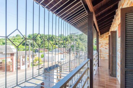 Casa à venda com 320m², 4 quartos e 2 vagas Casa à venda com 320m², 4 quartos e 2 vagasVaranda