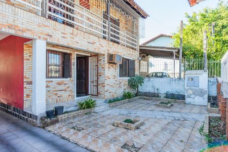 Casa à venda com 320m², 4 quartos e 2 vagas Casa à venda com 320m², 4 quartos e 2 vagasFachada