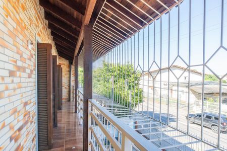 Casa à venda com 320m², 4 quartos e 2 vagas Casa à venda com 320m², 4 quartos e 2 vagasVaranda