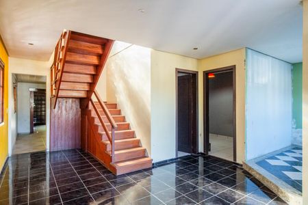 Casa à venda com 320m², 4 quartos e 2 vagas Casa à venda com 320m², 4 quartos e 2 vagasSala