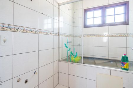 Casa à venda com 320m², 4 quartos e 2 vagas Casa à venda com 320m², 4 quartos e 2 vagasBanheiro 1