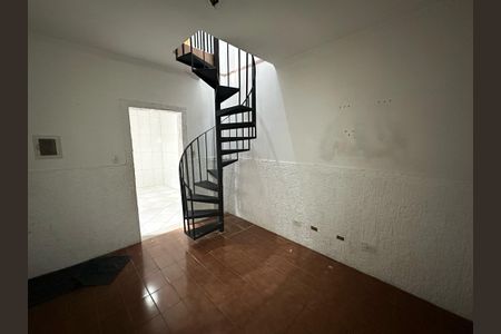 Casa à venda com 270m², 5 quartos e 2 vagasEscada