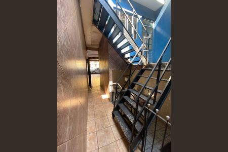 Casa à venda com 270m², 5 quartos e 2 vagasEscada