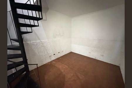 Casa à venda com 270m², 5 quartos e 2 vagasEscada