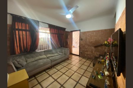 Casa à venda com 270m², 5 quartos e 2 vagasSala