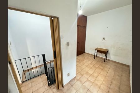 Casa à venda com 270m², 5 quartos e 2 vagasCorredor