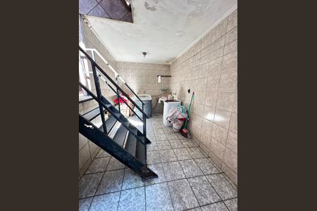 Casa à venda com 270m², 5 quartos e 2 vagasEscada