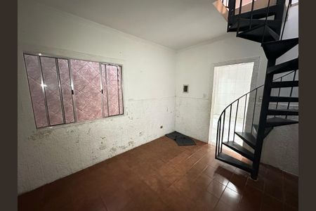 Casa à venda com 270m², 5 quartos e 2 vagasEscada