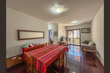 Apartamento à venda com 74m², 2 quartos e 1 vagaSala