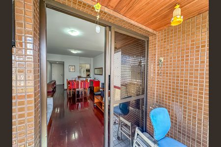 Apartamento à venda com 74m², 2 quartos e 1 vagaSala