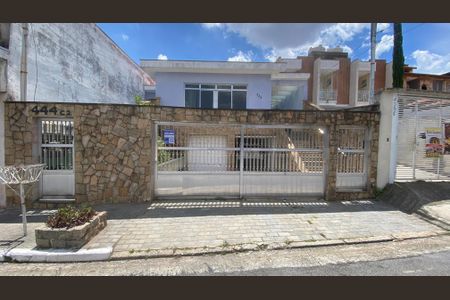 Casa à venda com 252m², 3 quartos e 4 vagas Casa à venda com 252m², 3 quartos e 4 vagasFachada