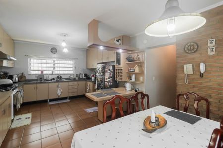 Casa à venda com 252m², 3 quartos e 4 vagas Casa à venda com 252m², 3 quartos e 4 vagasCozinha