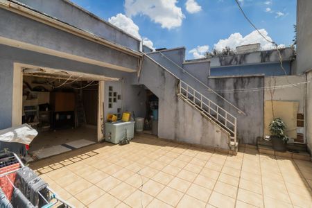 Casa à venda com 252m², 3 quartos e 4 vagas Casa à venda com 252m², 3 quartos e 4 vagasQuintal